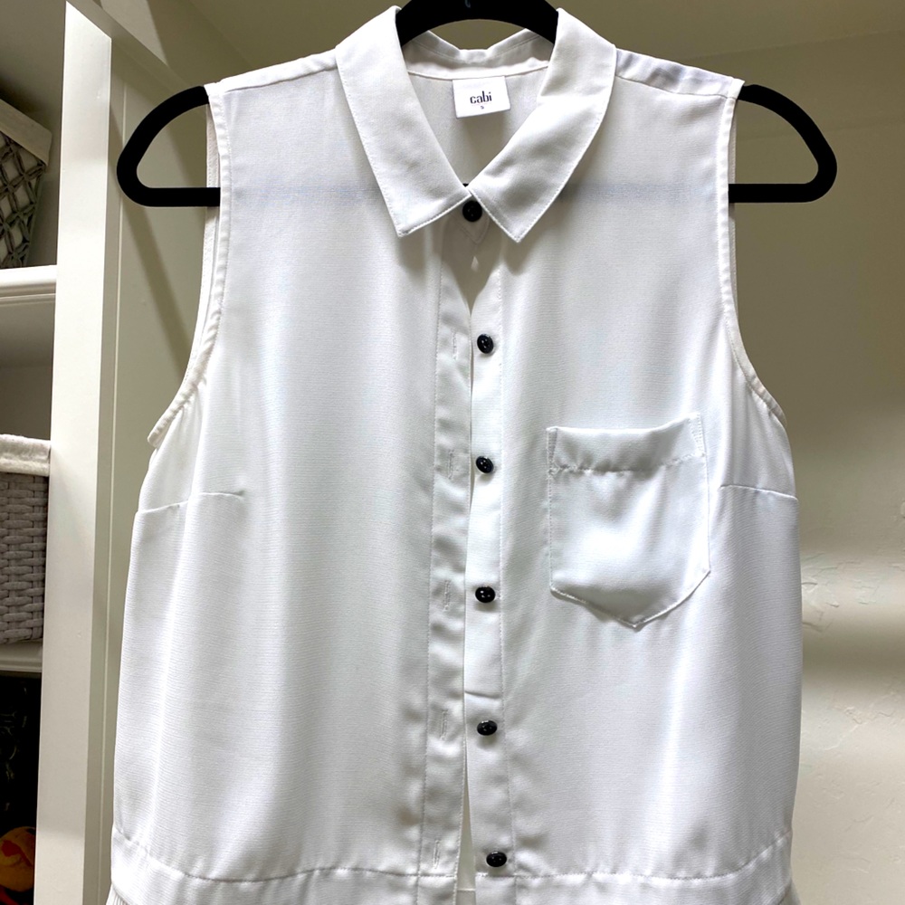 White cabi top with pleated bottom